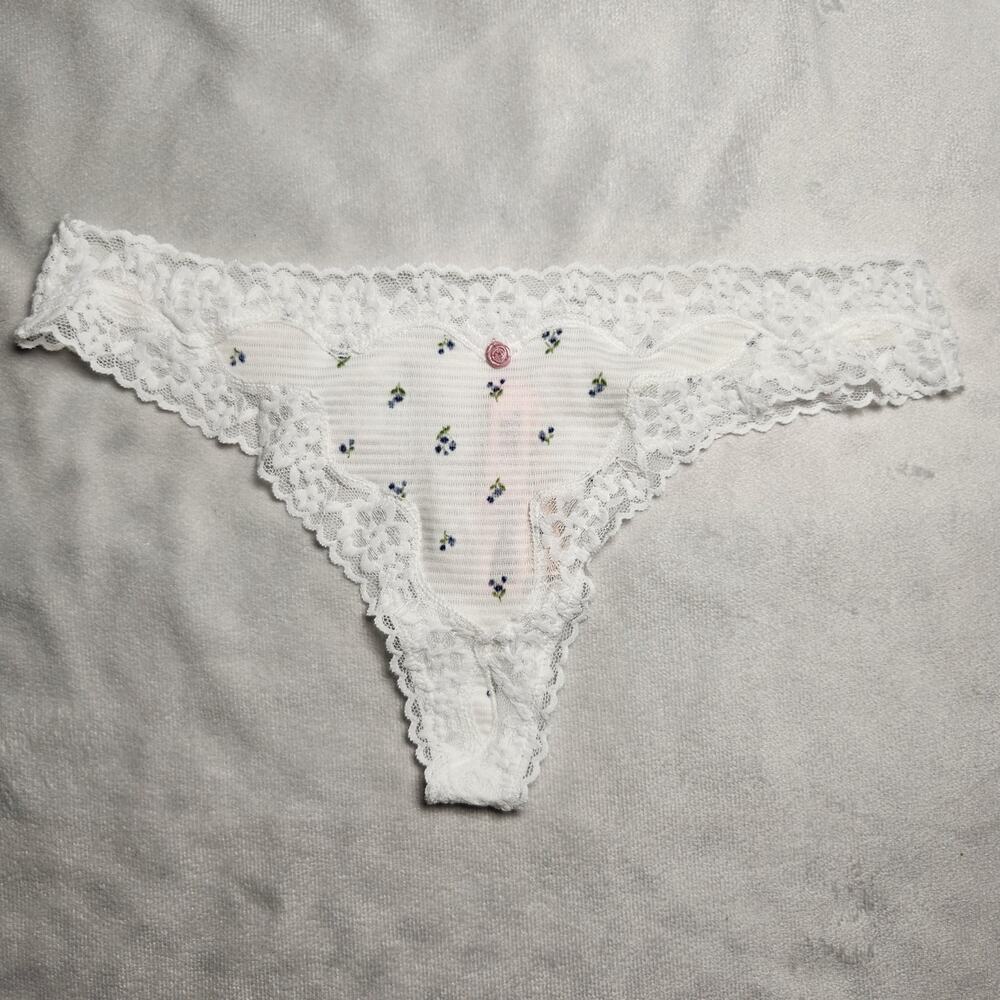 Victoria's Secret White Shadow Stripe Floral Lace Thong Panty - Small